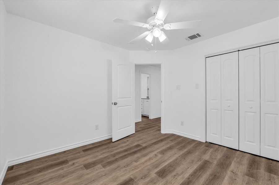 Spacious, unfurnished interior of a new home in , Riesel (Image 14).