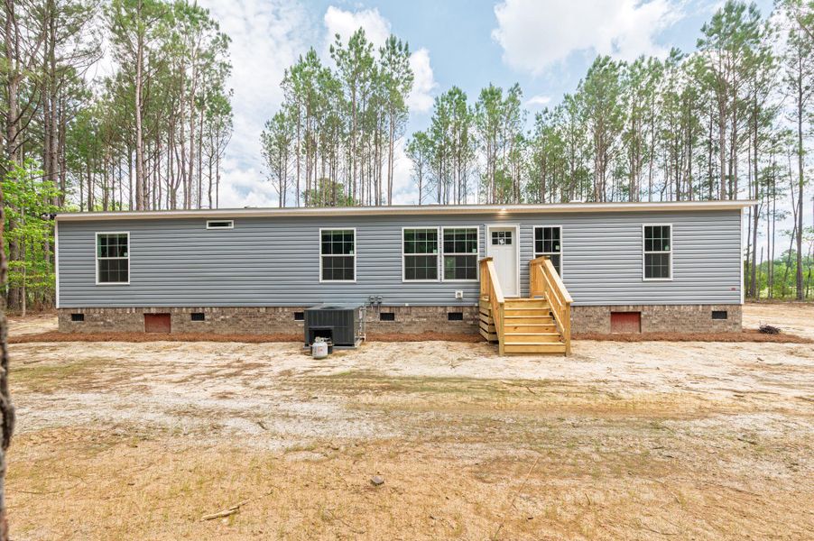 Exterior details and patio area of a home in , Eutawville (Image 20).