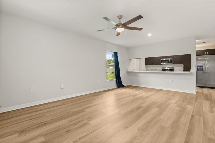 Spacious, unfurnished interior of a new home in , Bartow (Image 17).