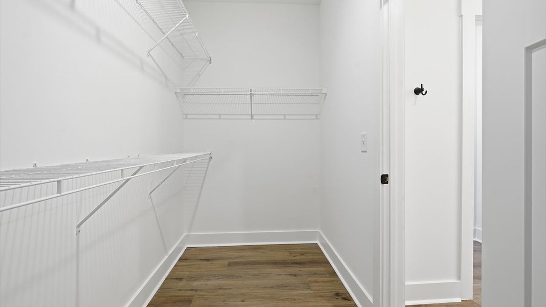 Walk-in Closet Walk-in Closet