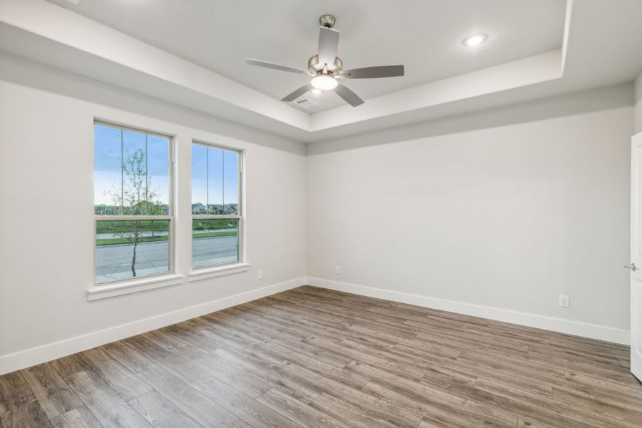 Spacious, unfurnished interior of a new home in Dove Hollow, Waxahachie (Image 23).
