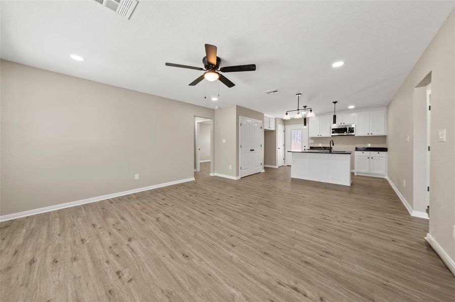 Spacious, unfurnished interior of a new home in , Waco (Image 10).