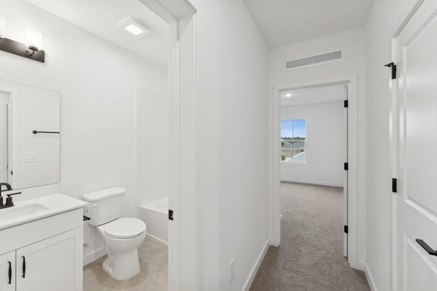 Spacious, unfurnished interior of a new home in , Fort Pierce (Image 25).