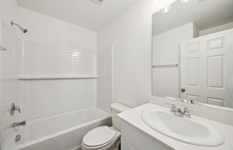 Spacious secondary bathroom Spacious secondary bathroom