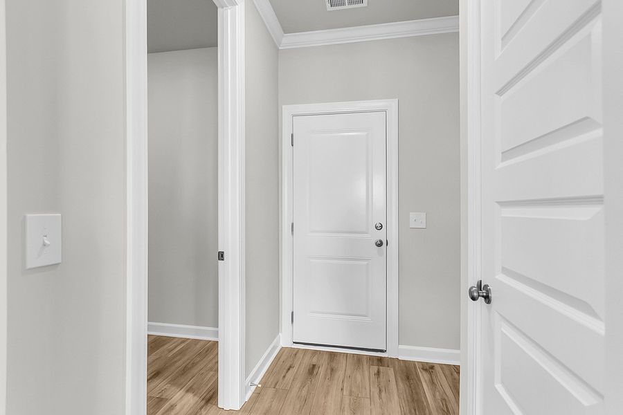 Spacious, unfurnished interior of a new home in Pineland Preserve, Summerville (Image 27).