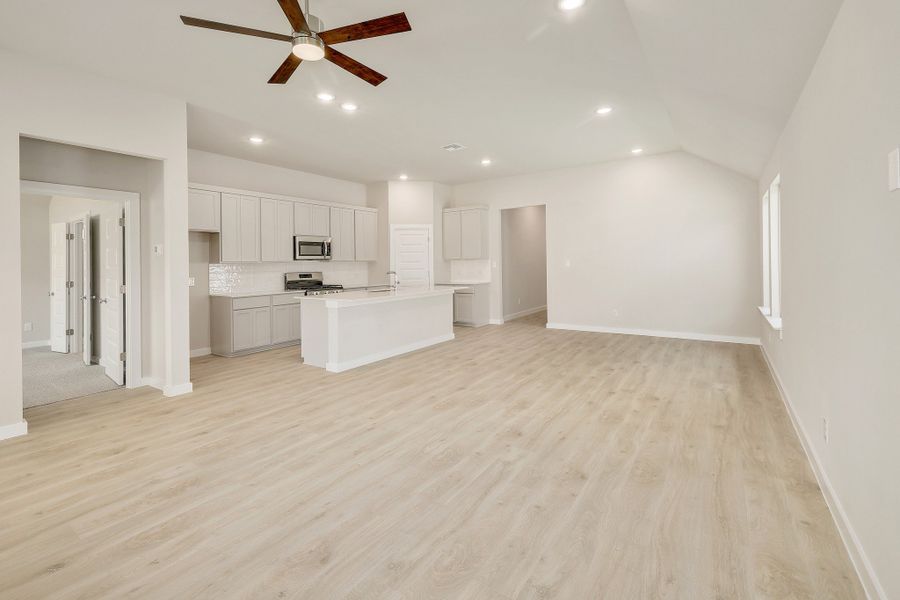 Spacious, unfurnished interior of a new home in Prairie Winds, Hutto (Image 13).