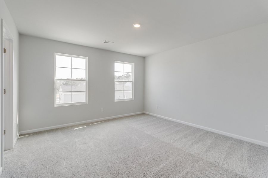 Spacious, unfurnished interior of a new home in Winston Point, Gilbert (Image 31).