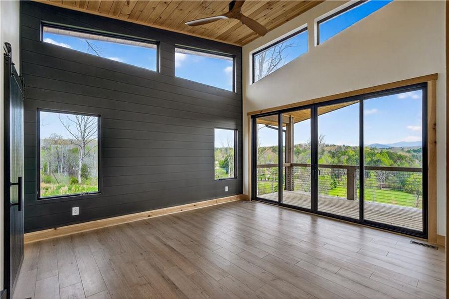 Spacious, unfurnished interior of a new home in , Ellijay (Image 12).
