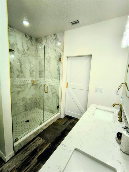 Furnished interior view inside a new home in , Auburndale (Image 14).