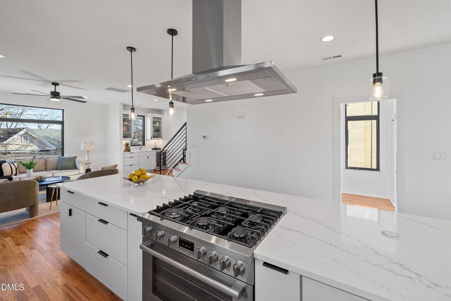 32-813 N Roxboro_6771 32-813 N Roxboro_6771