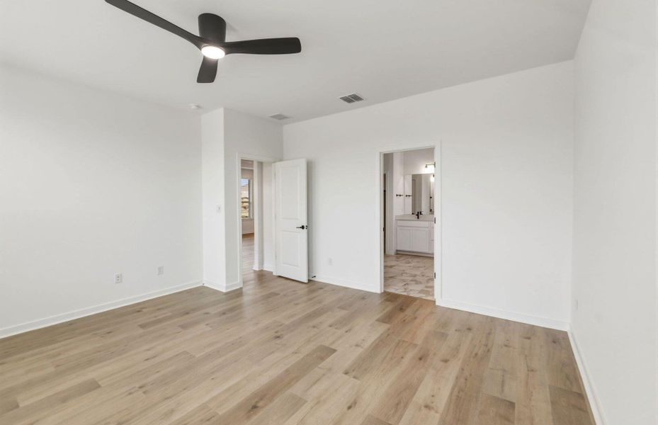 Spacious, unfurnished interior of a new home in Sunfield, Buda (Image 16). Spacious, unfurnished interior of a new home in Sunfield, Buda (Image 16).