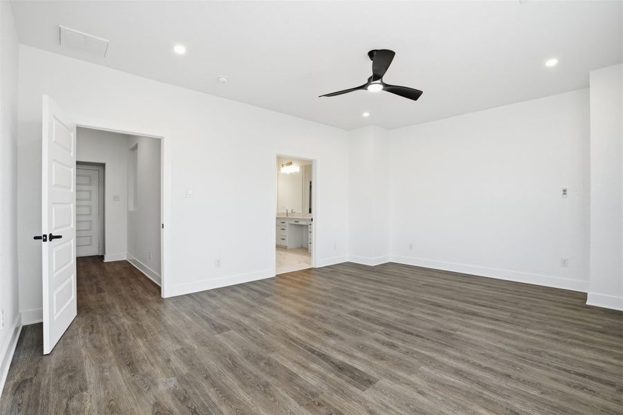 Spacious, unfurnished interior of a new home in , Houston (Image 22).