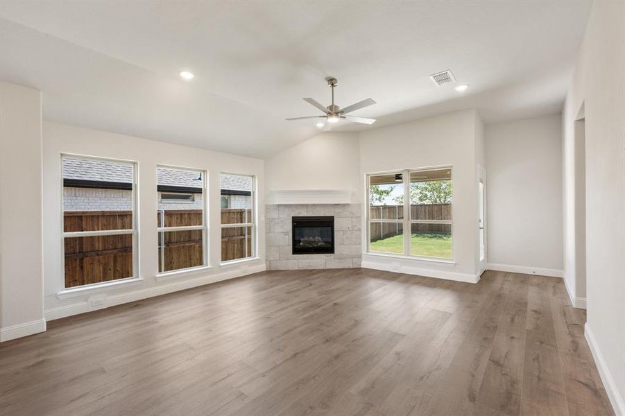 Spacious, unfurnished interior of a new home in Stone River Glen 50s, Royse City (Image 19). Spacious, unfurnished interior of a new home in Stone River Glen 50s, Royse City (Image 19).