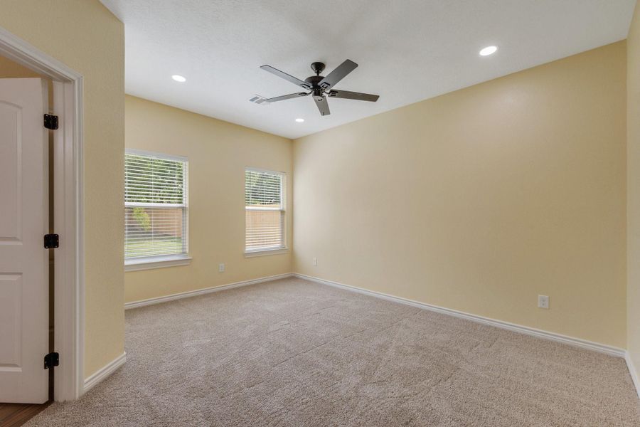Spacious, unfurnished interior of a new home in , Bryan (Image 11).