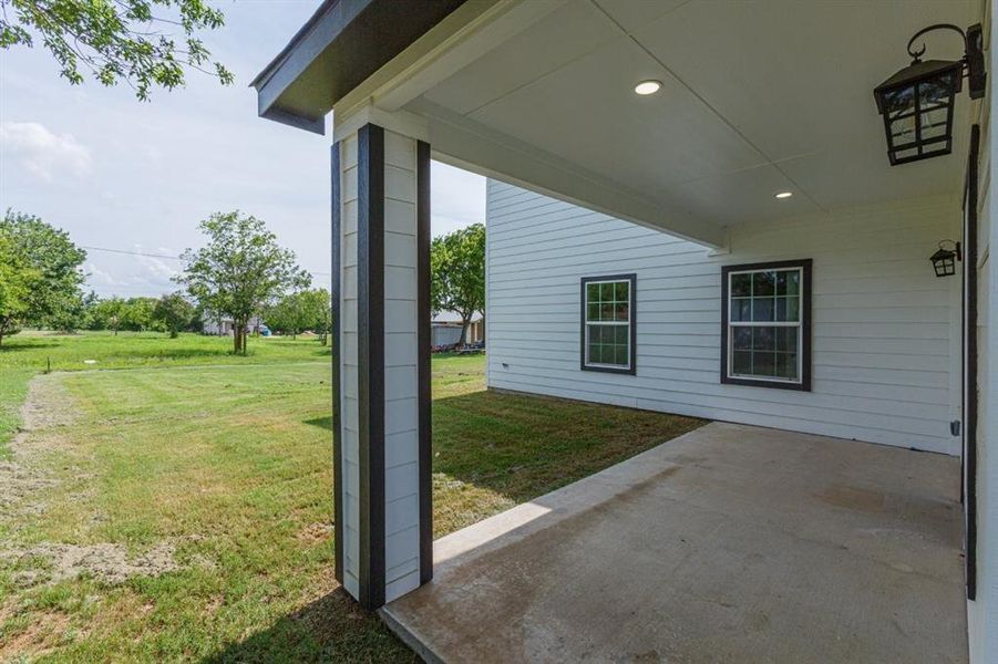 Front exterior of a new home in , Ferris, TX, highlighting curb appeal (Image 21).
