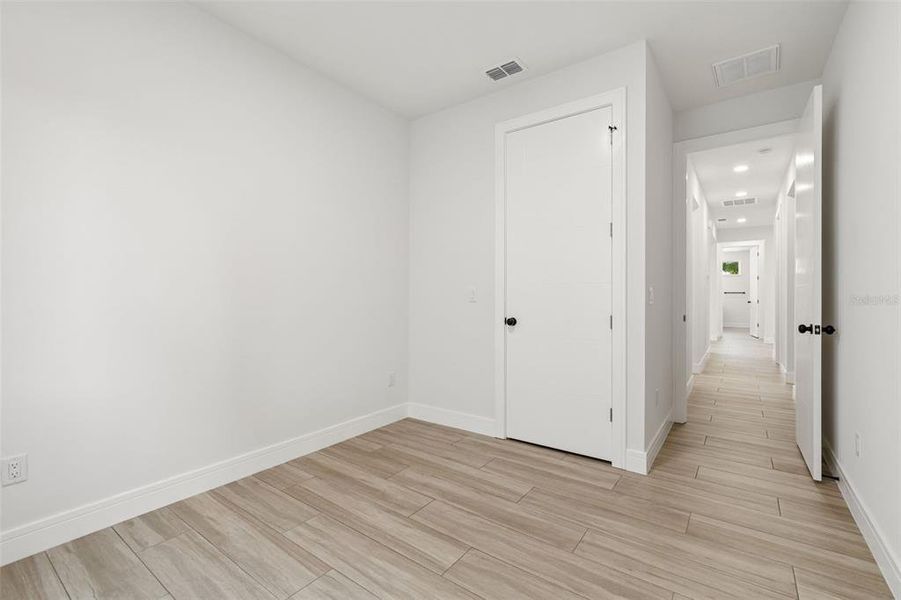 Spacious, unfurnished interior of a new home in , Tampa (Image 42).