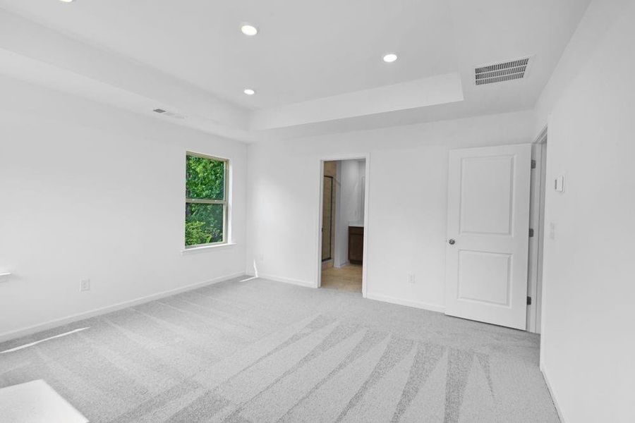 Spacious, unfurnished interior of a new home in Auburn Glen, Dacula (Image 23).