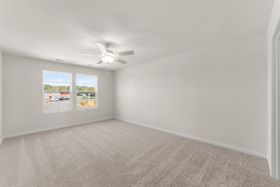 Spacious, unfurnished interior of a new home in Tucker Ridge, Pendleton (Image 15).
