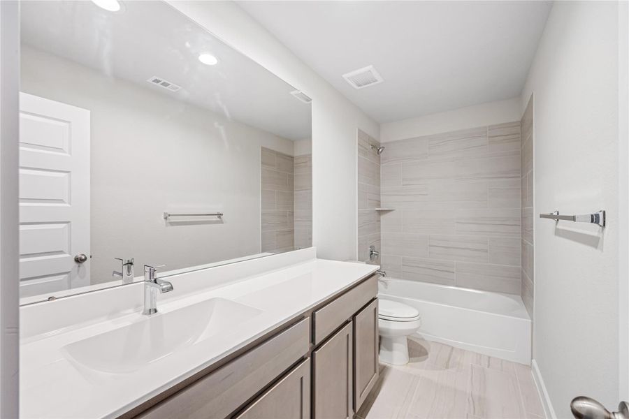 Furnished interior view inside a new home in Champions Oak, Houston (Image 10). Furnished interior view inside a new home in Champions Oak, Houston (Image 10).