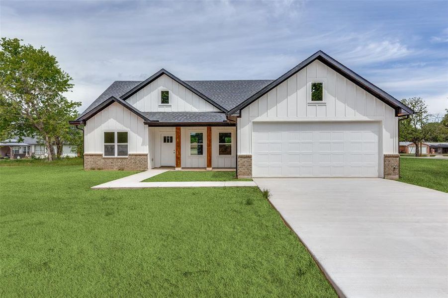 Front exterior of a new home in , Granbury, TX, highlighting curb appeal (Image 18).