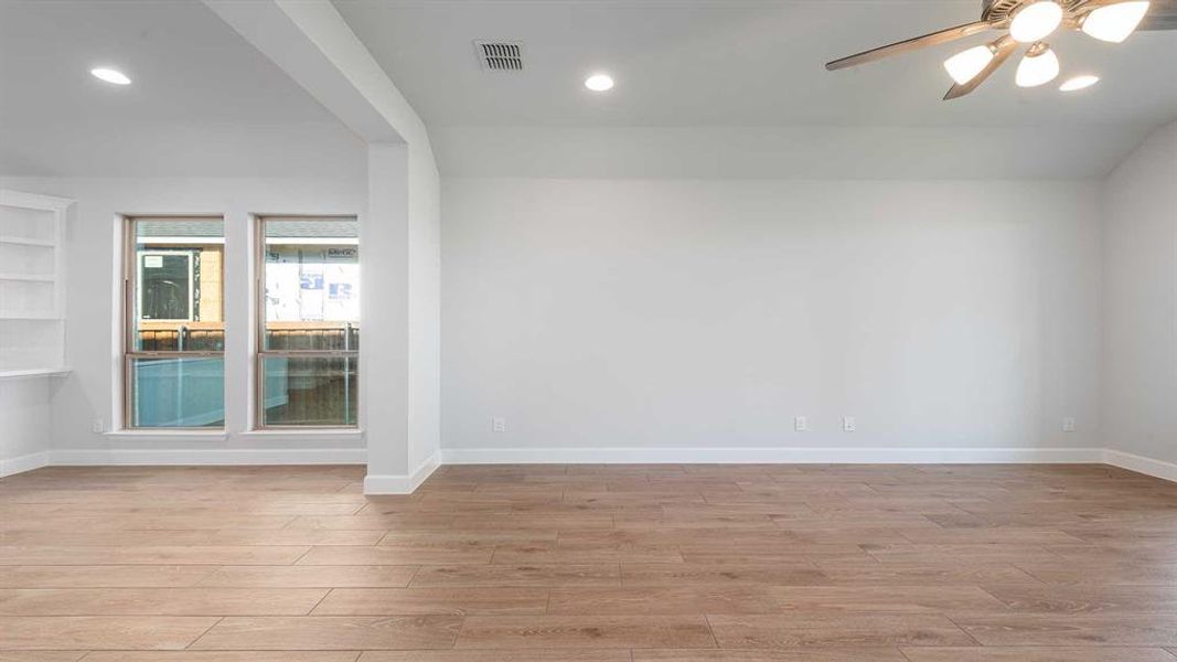 Spacious, unfurnished interior of a new home in Trinity Falls 45', McKinney (Image 13). Spacious, unfurnished interior of a new home in Trinity Falls 45', McKinney (Image 13).