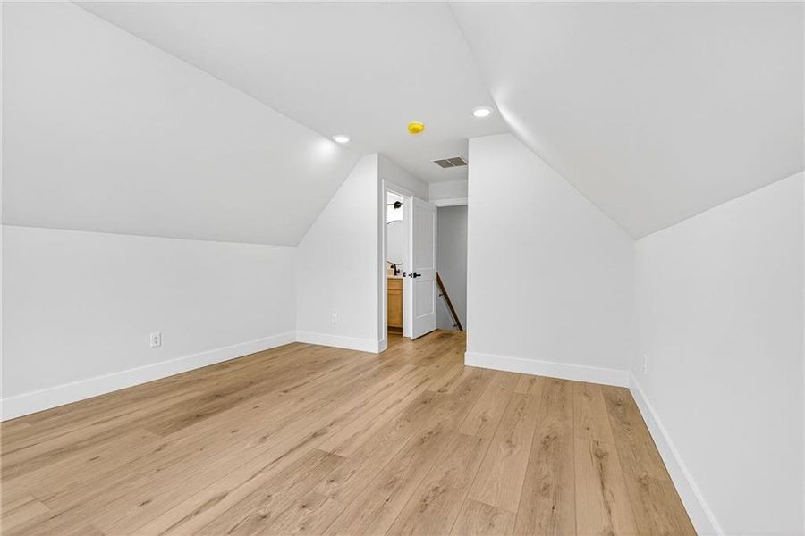 Spacious, unfurnished interior of a new home in , Gainesville (Image 27).