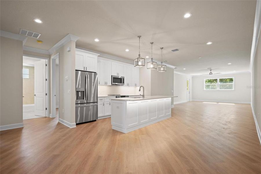 Spacious, unfurnished interior of a new home in , Tarpon Springs (Image 26).