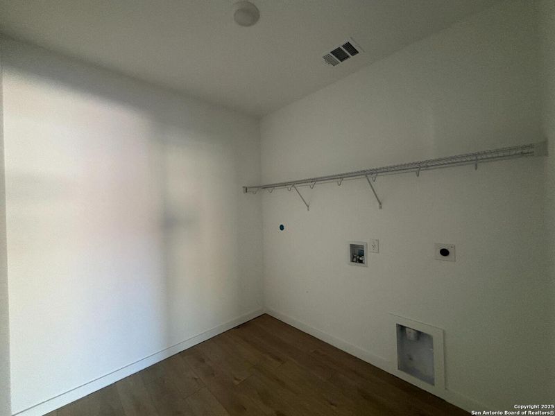 Spacious, unfurnished interior of a new home in , Schertz (Image 15).