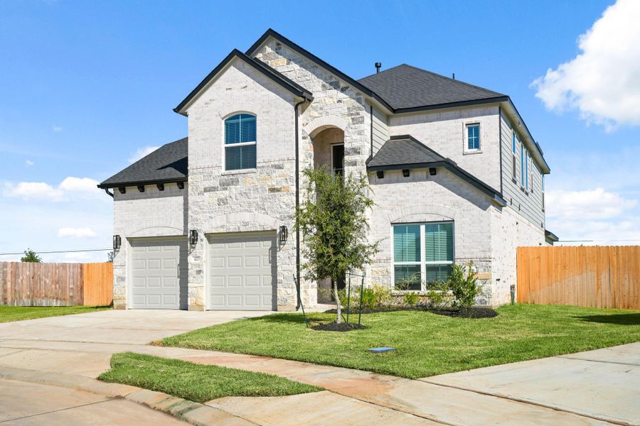 Front exterior of a new home in Beacon Hill, Waller, TX, highlighting curb appeal (Image 1). Front exterior of a new home in Beacon Hill, Waller, TX, highlighting curb appeal (Image 1).
