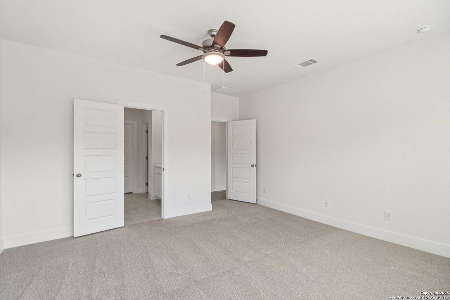 Spacious, unfurnished interior of a new home in Comanche Ridge, San Antonio (Image 17). Spacious, unfurnished interior of a new home in Comanche Ridge, San Antonio (Image 17).