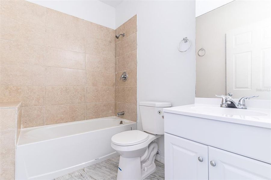 Furnished interior view inside a new home in , Lake Placid (Image 6).