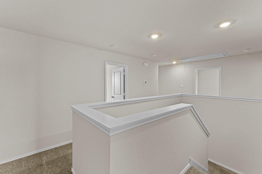 Spacious, unfurnished interior of a new home in Avenida, Converse (Image 16).