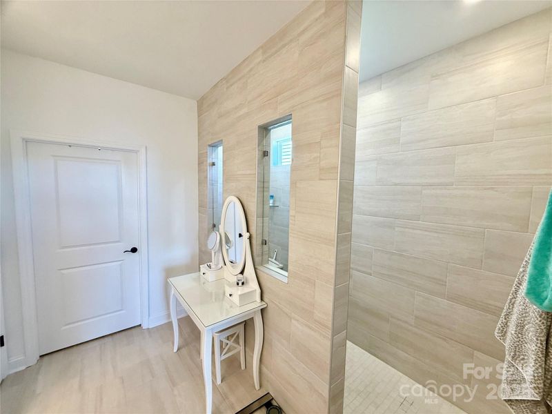 Primary Bathroom w/spa like Shower