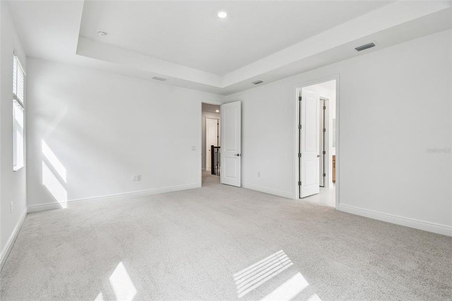 Spacious, unfurnished interior of a new home in Hawkstone, Sarasota (Image 19).