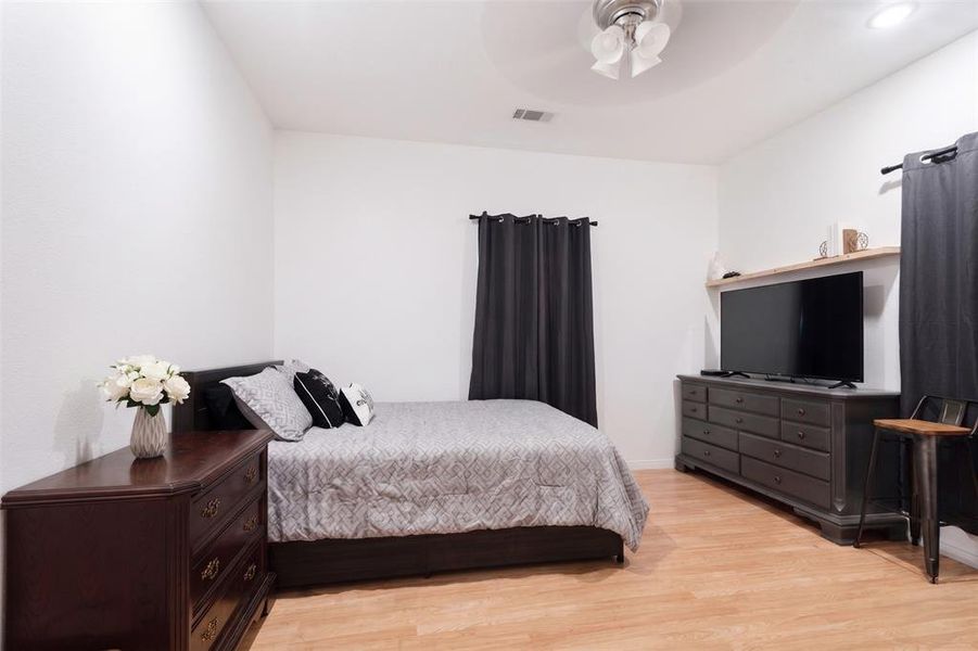 Furnished interior view inside a new home in , Deport (Image 9).