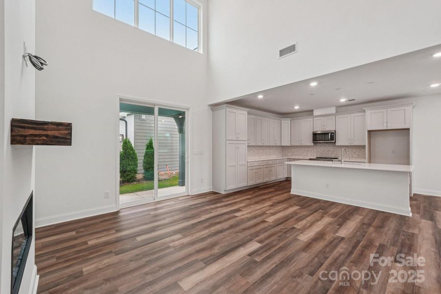 Great Room to Kitchen Great Room to Kitchen