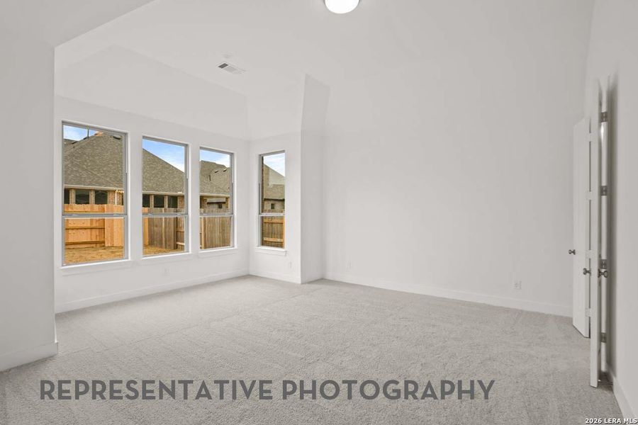 Spacious, unfurnished interior of a new home in Mayfair, New Braunfels (Image 21).