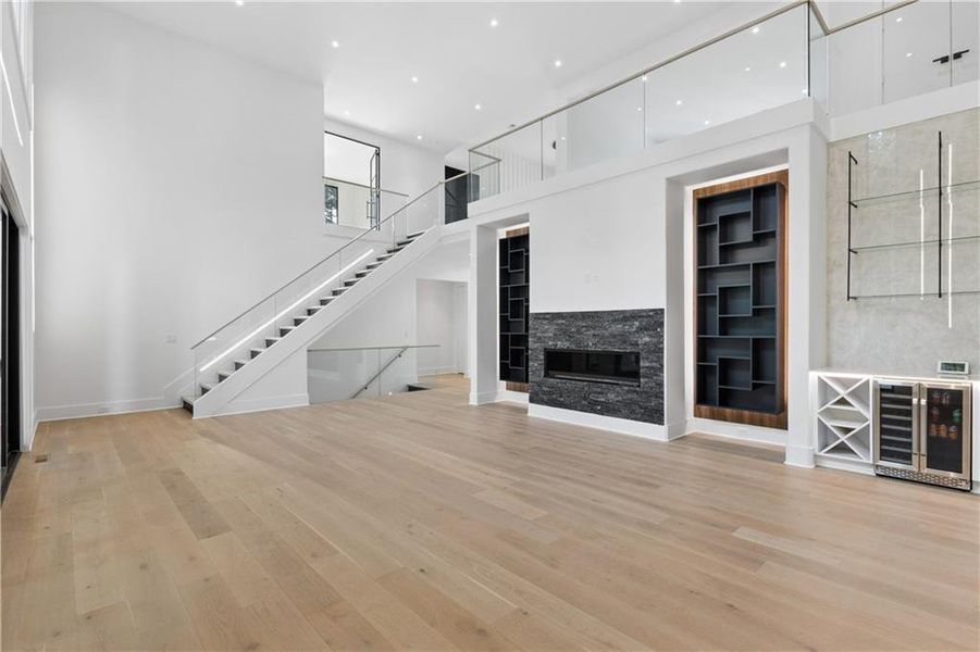 Spacious, unfurnished interior of a new home in , Sandy Springs (Image 52).
