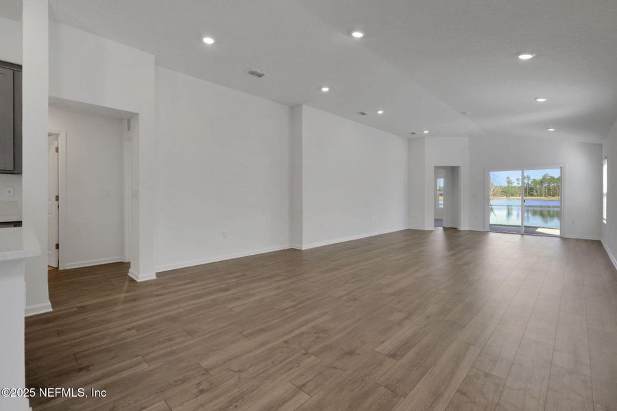 Spacious, unfurnished interior of a new home in Cedar Creek, Jacksonville (Image 28).