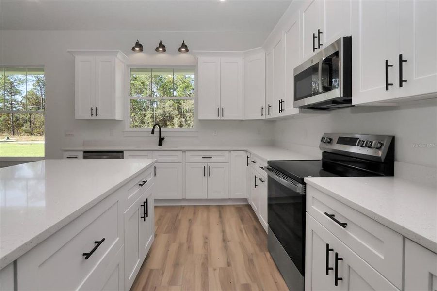 Furnished interior view inside a new home in , Dunnellon (Image 10).