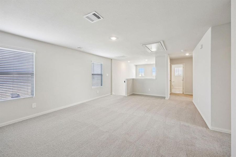 Spacious, unfurnished interior of a new home in Lakehaven - Spring Series, Farmersville (Image 24).