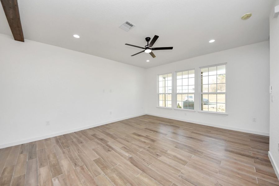 Spacious, unfurnished interior of a new home in , Conroe (Image 29).