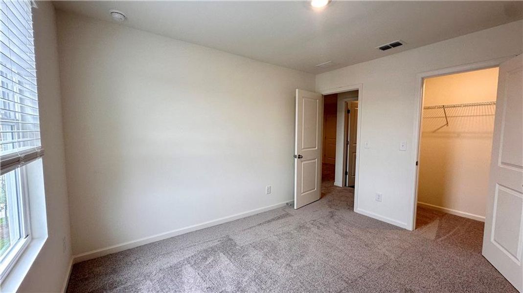 Spacious, unfurnished interior of a new home in Mt. Tabor Ridge, Dallas (Image 14).