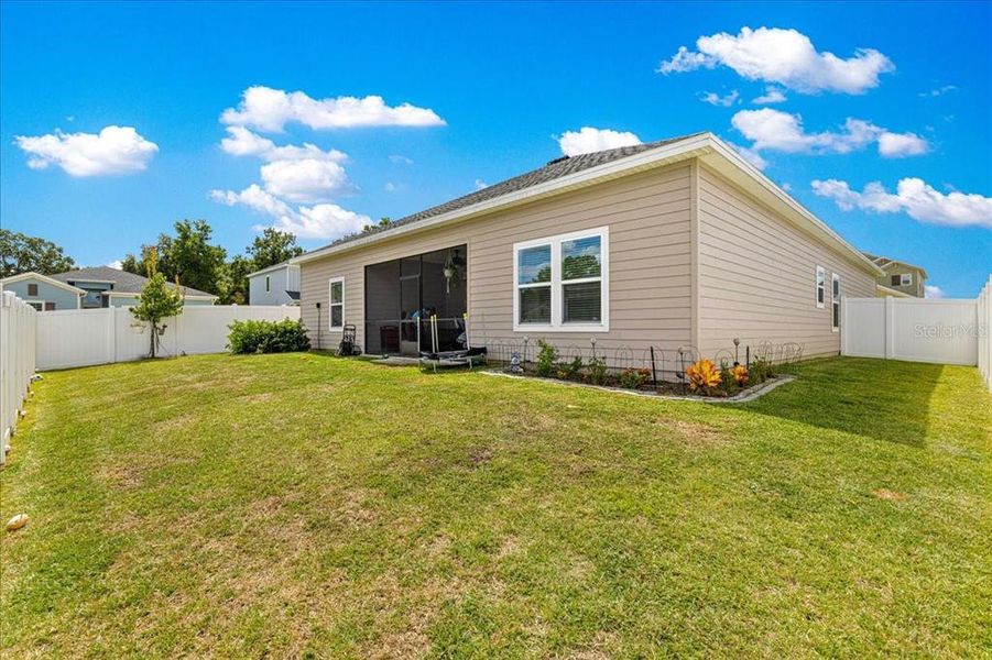 Exterior details and patio area of a home in , Ocala (Image 20). Exterior details and patio area of a home in , Ocala (Image 20).