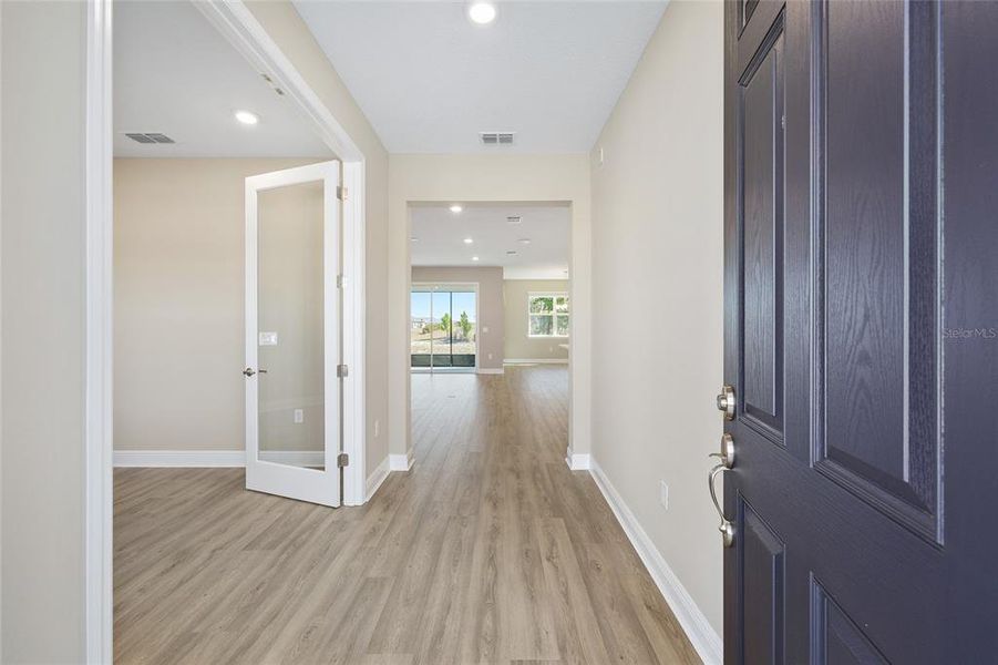 Spacious, unfurnished interior of a new home in , Ocala (Image 12).
