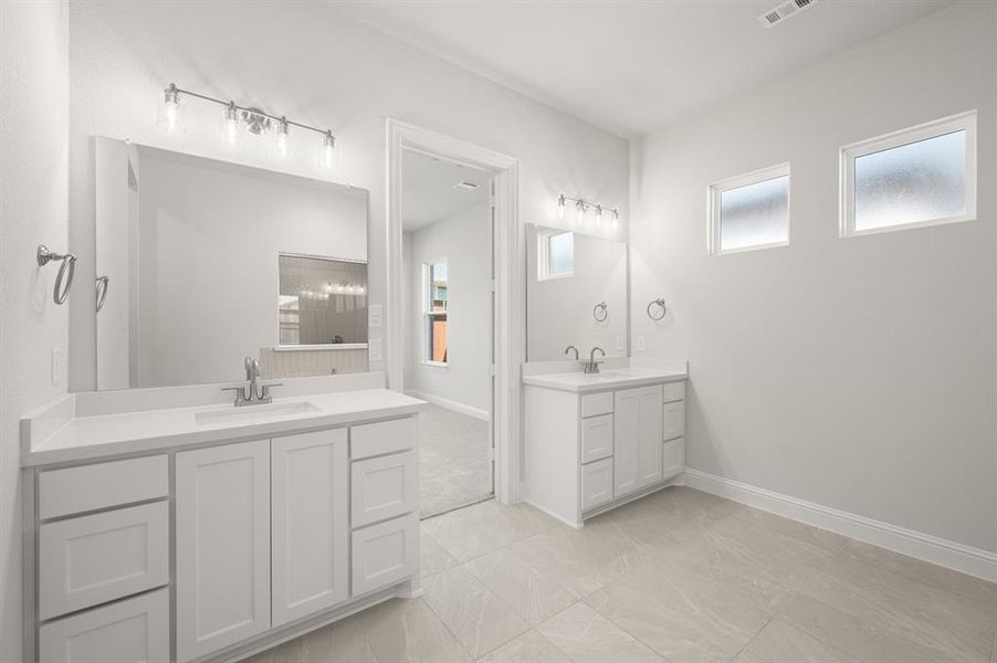 1417 Ripple Glass- Primary Suite-4