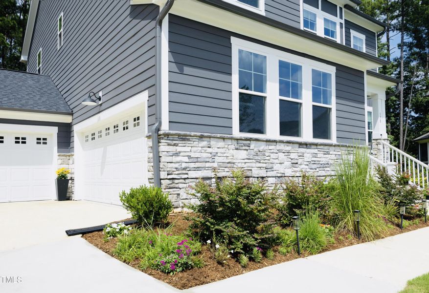 02FrontLandscaping 02FrontLandscaping