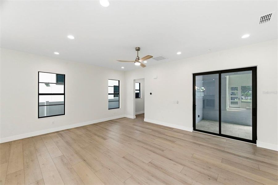 Spacious, unfurnished interior of a new home in , St. Petersburg (Image 42).