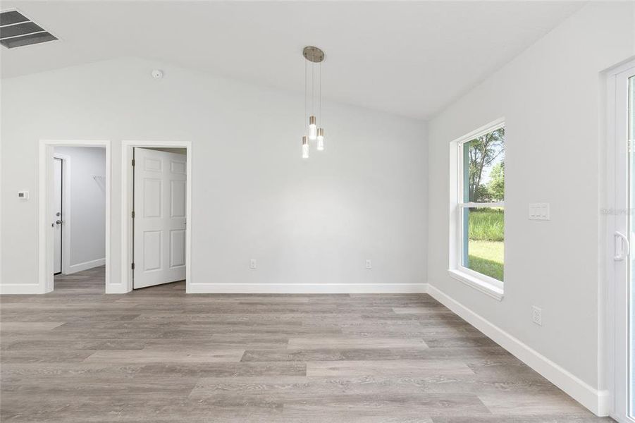 Spacious, unfurnished interior of a new home in , Ocala (Image 19).