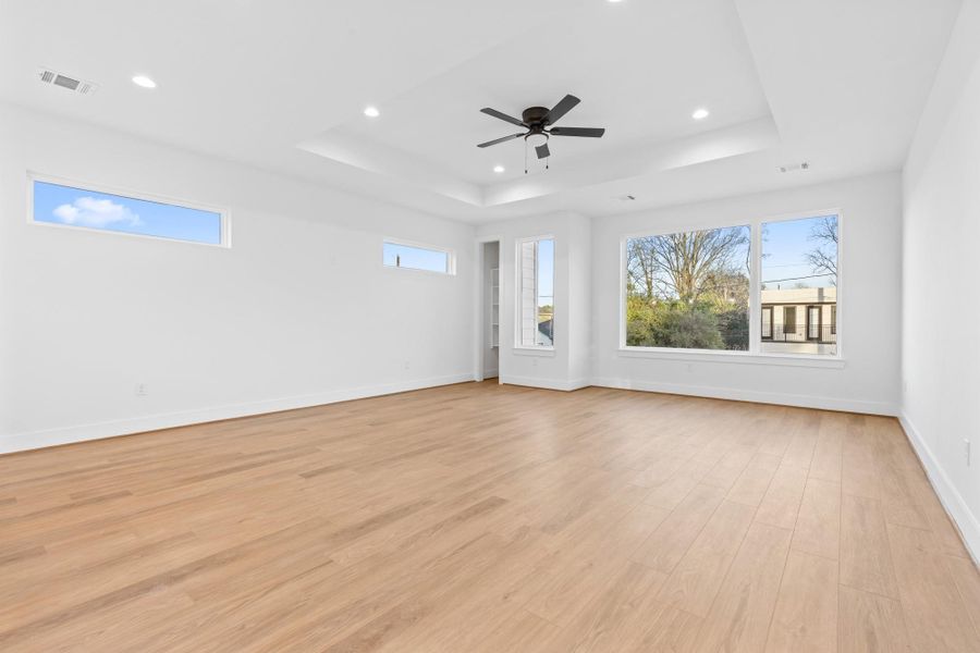Open concept with tons of natural lighting. Open concept with tons of natural lighting.